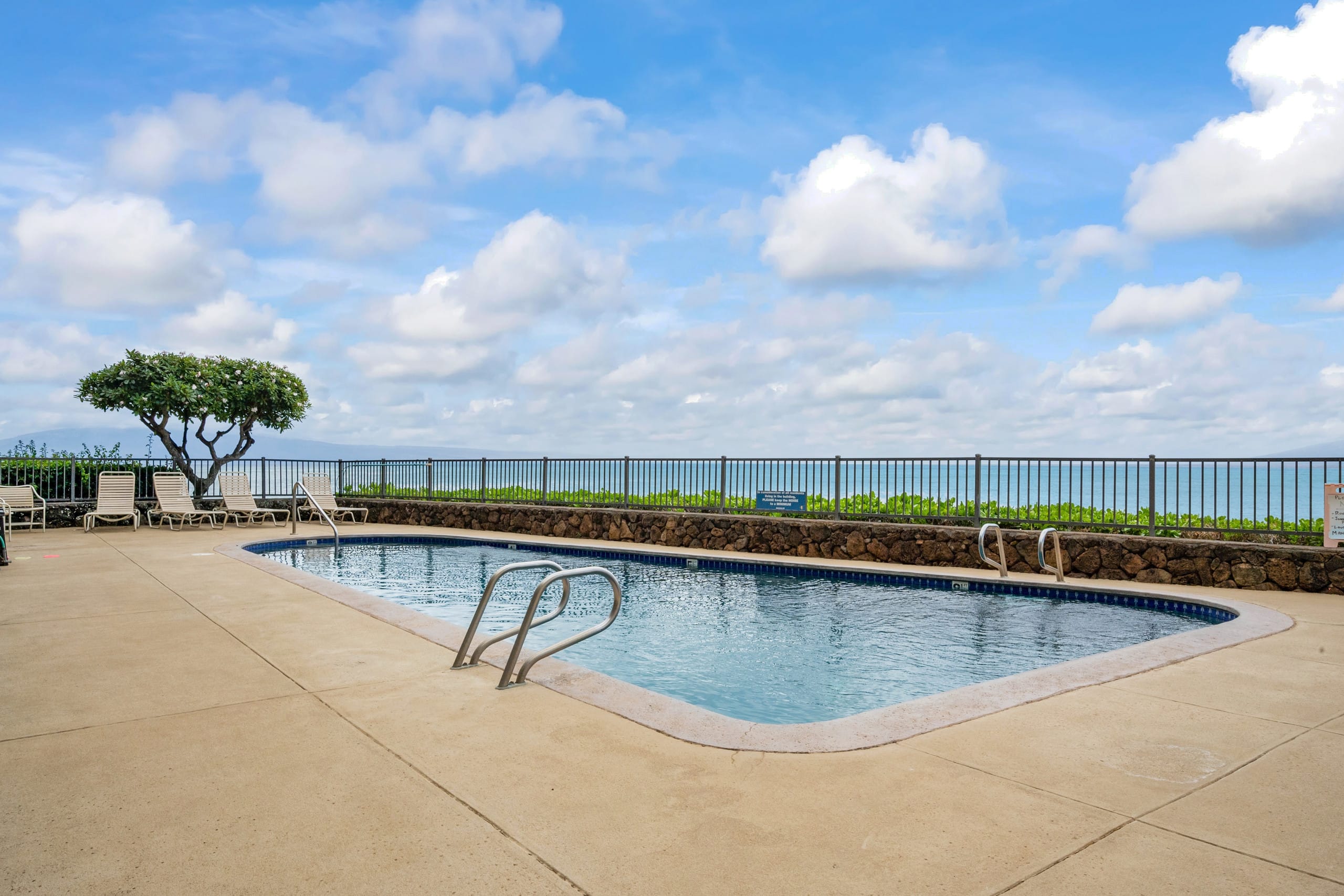 Condo in Lahaina · ★4.94 · 1 bedroom · 2 beds · 1 bath - Image 22