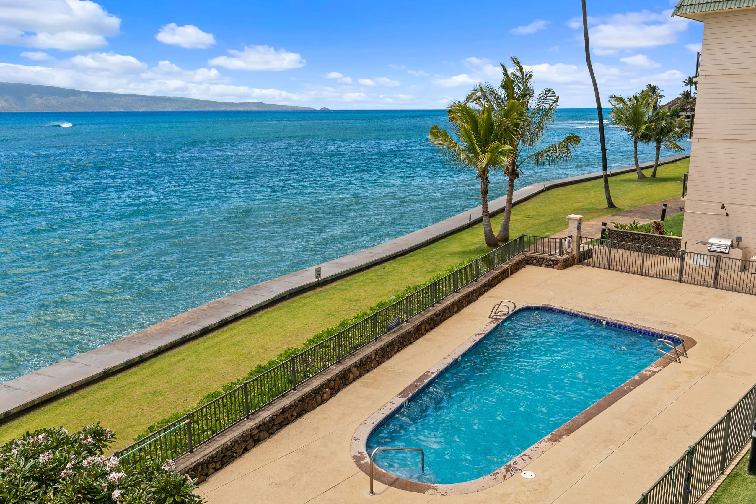 Condo in Lahaina · ★4.94 · 1 bedroom · 2 beds · 1 bath - Image 21