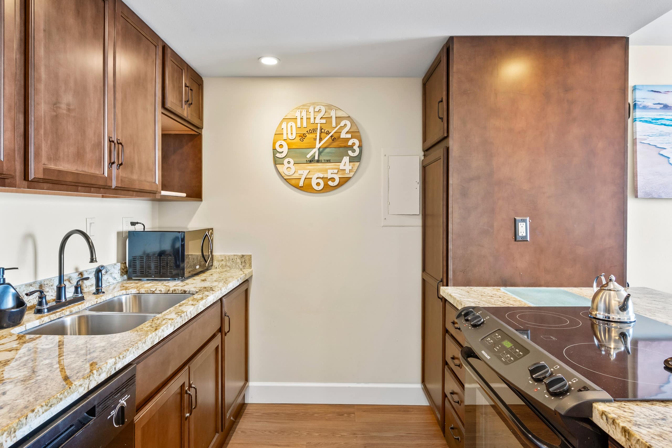 Condo in Lahaina · ★4.94 · 1 bedroom · 2 beds · 1 bath - Image 8