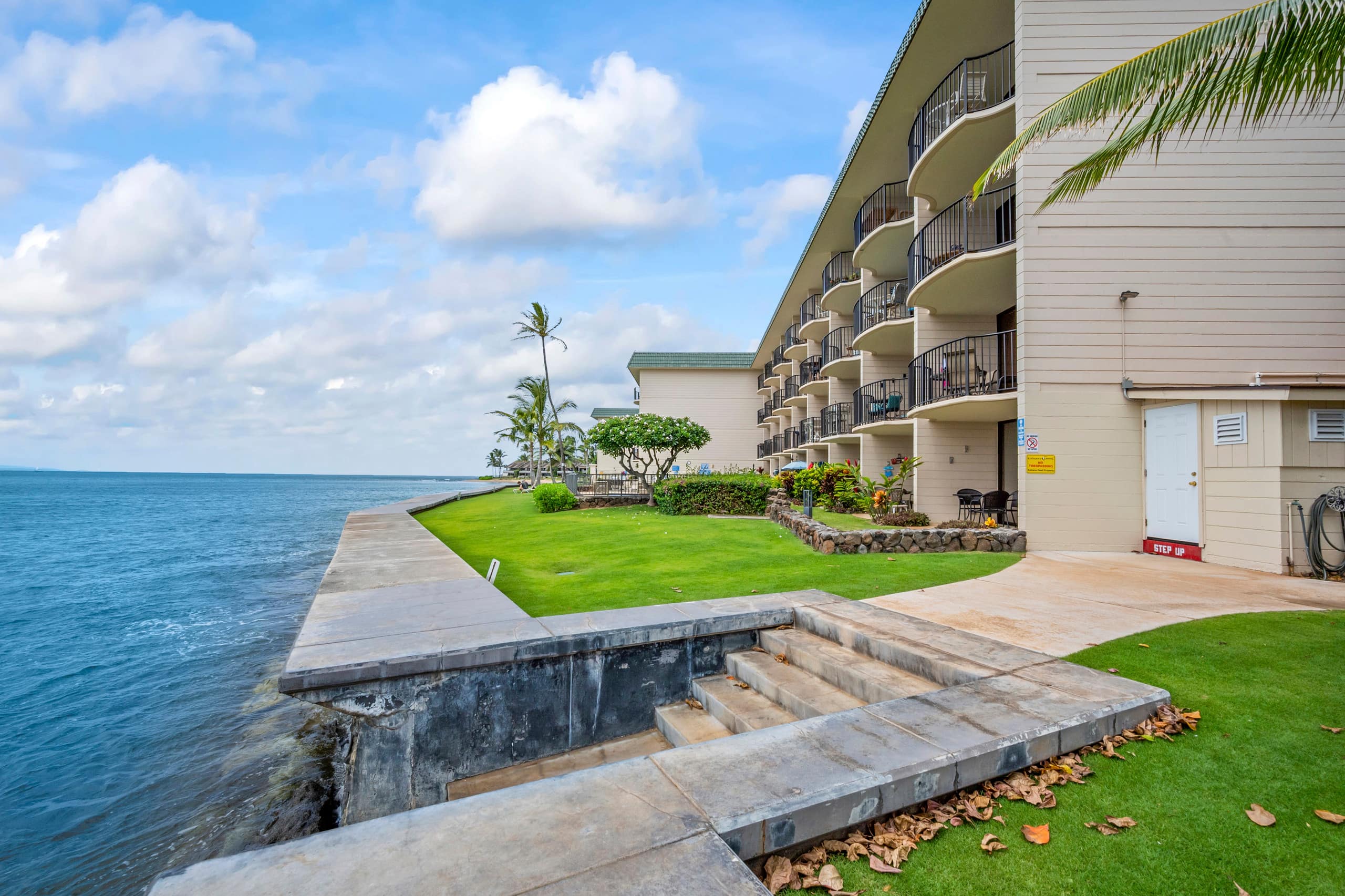 Condo in Lahaina · ★4.94 · 1 bedroom · 2 beds · 1 bath - Image 23