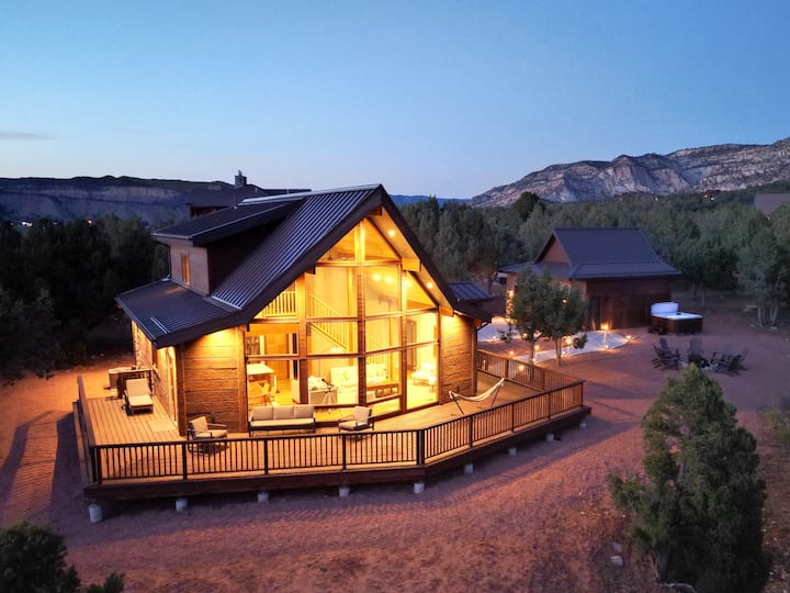Panoramic Views, Hot Tub, Perfect for Zion & Bryce