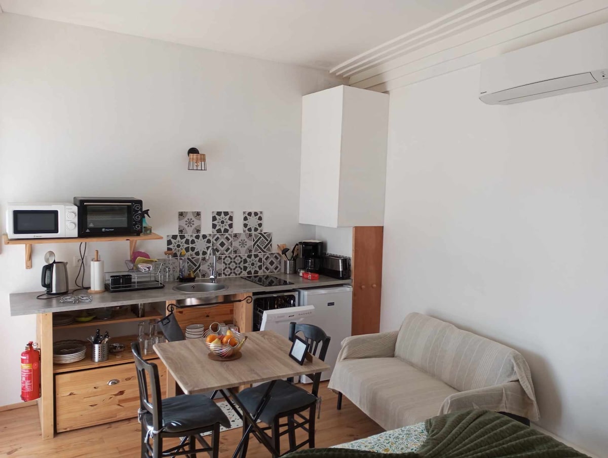 Top Airbnb: Studio cottage with large terrace, close to everything. in Vals Les Bains