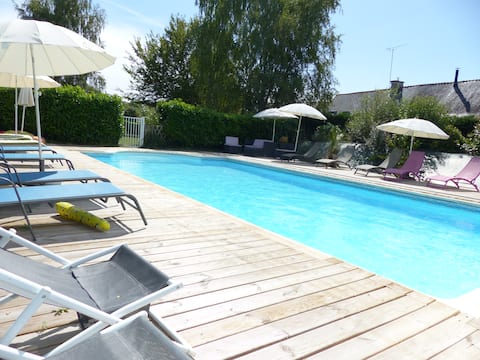 Warm farm cottage with pool.