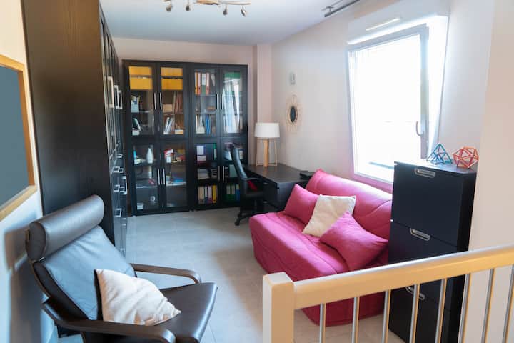 ห้องนอน #3 ชั้นลอย/สำนักงานที่มีโซฟาคู่ขนาด 140 x 190 BZ พร้อมฟูกนอนจริง