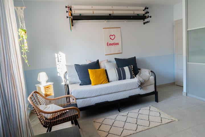 ห้องนอน #2 รูปสตูดิโอเปลี่ยนเป็นห้องสำหรับวันหยุด ได้รับการชื่นชมจากศิลปิน:) 