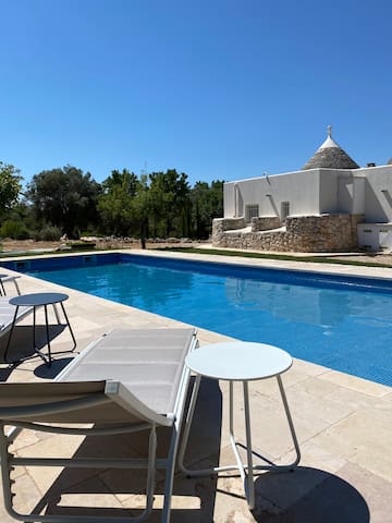 Idyllischer Trullo mit Pool