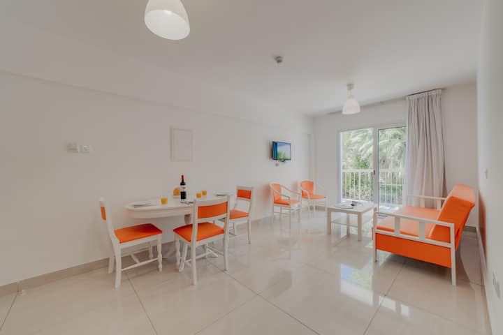 Salle à manger - coin salon - canapé-lit