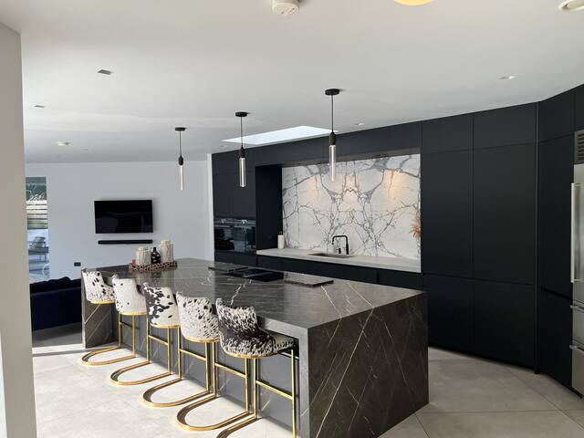 NEWLY BUILT CONTEMPORARY HOUSE WITH GREAT SEAVIEWS gallery image 3