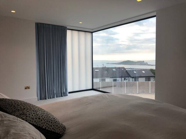 NEWLY BUILT CONTEMPORARY HOUSE WITH GREAT SEAVIEWS gallery image 4