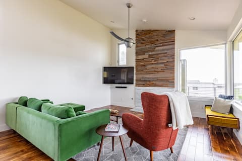 Top performing Airbnb: Stunning, Private, Mid-Century Home in East Austin in Rogers Hill