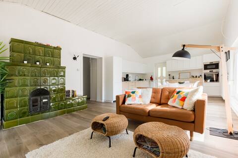 Cheerful fully renovated 3 bedroom house