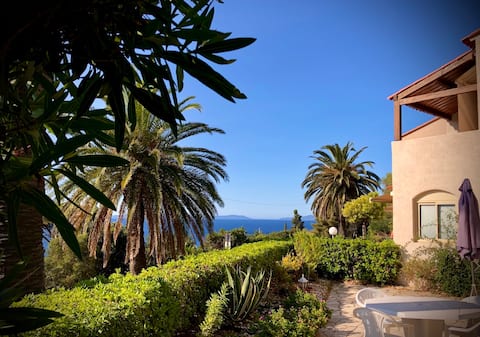 Top Airbnb: Mazet with panoramic sea view, walking distance to the beach in Rayol Canadel Sur Mer