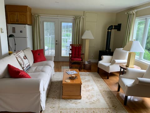 Top Airbnb: Cottage - by Summerville Beach in Queens