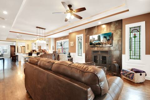 5 Star Upscale Entire Family Neighborhood Home