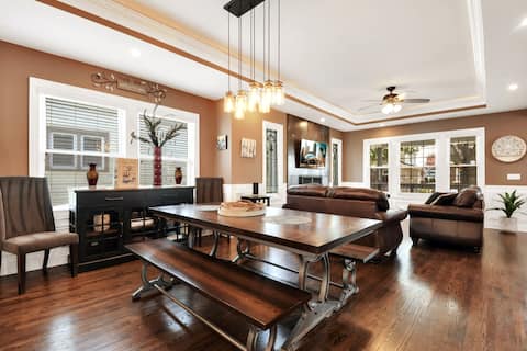 5 Star Upscale Entire Family Neighborhood Home