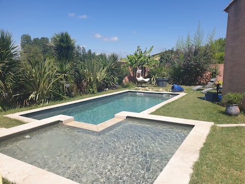 Beautiful villa with pool near Avignon