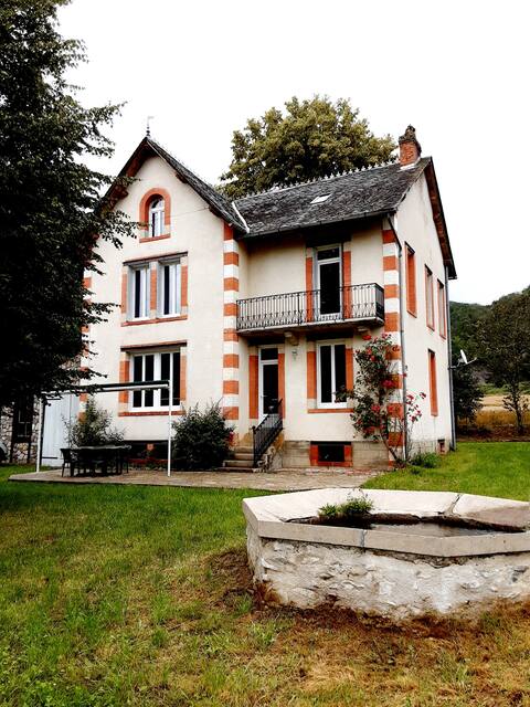 Old weaver's house in the heart of Cantal