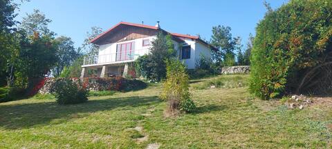 Small house with a great view of the Doubs