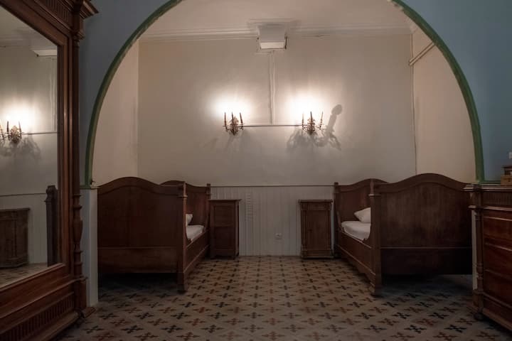 Приземје низ спалната соба со 3xx