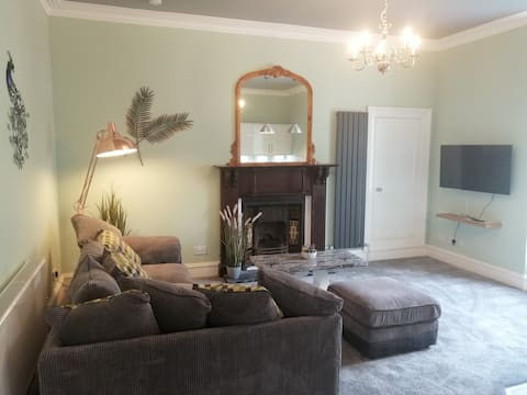 High quality 2 bedroom holiday flat in Banff