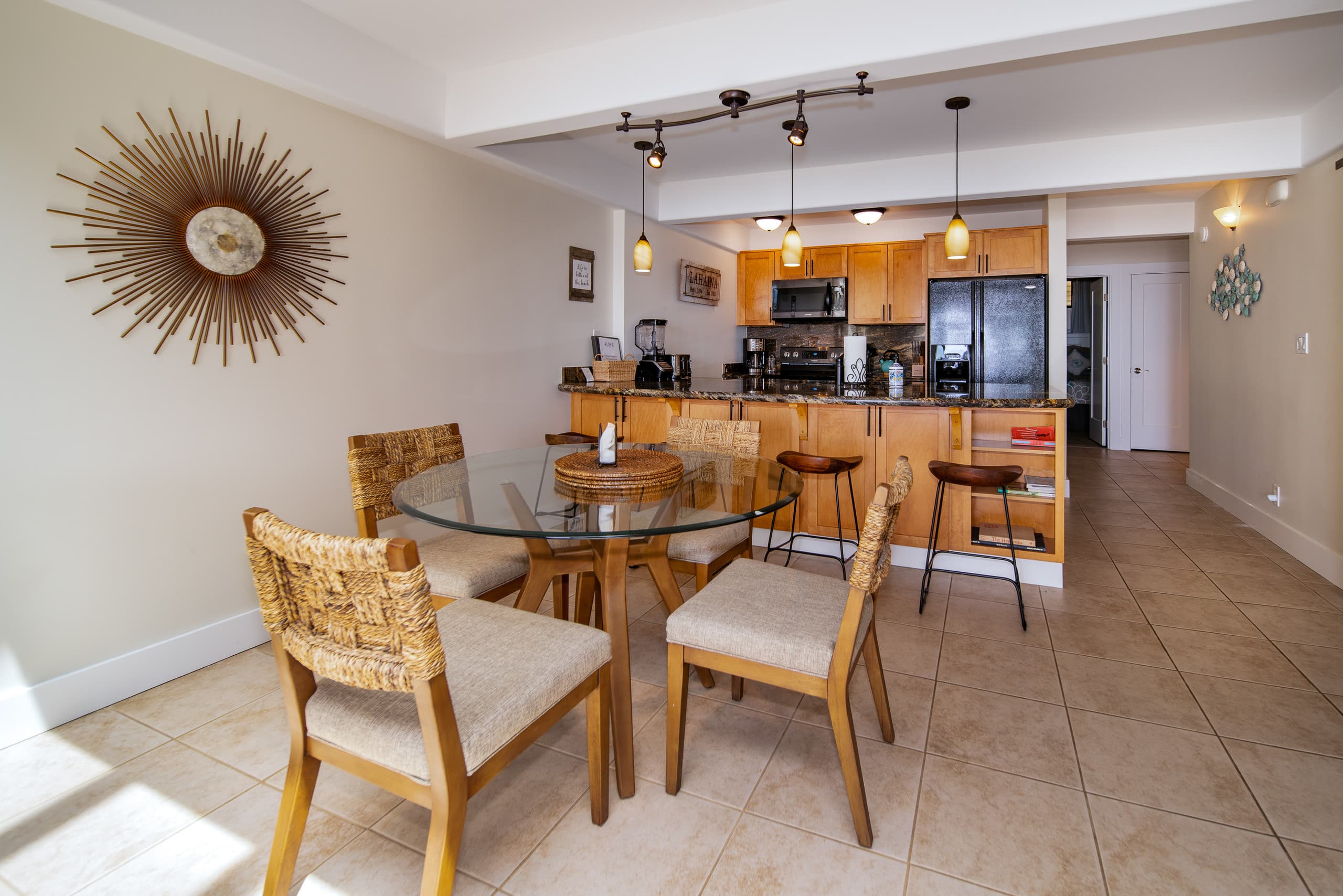 Condo in Lahaina · ★4.97 · 3 bedrooms · 5 beds · 2 private baths - Image 39