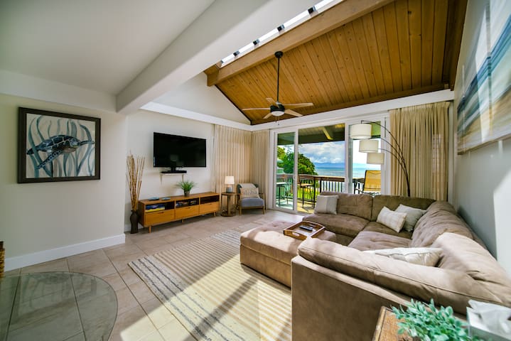 Oceanfront View-Balcony-Pool: Kahana Outrigger 3B1 gallery image 3