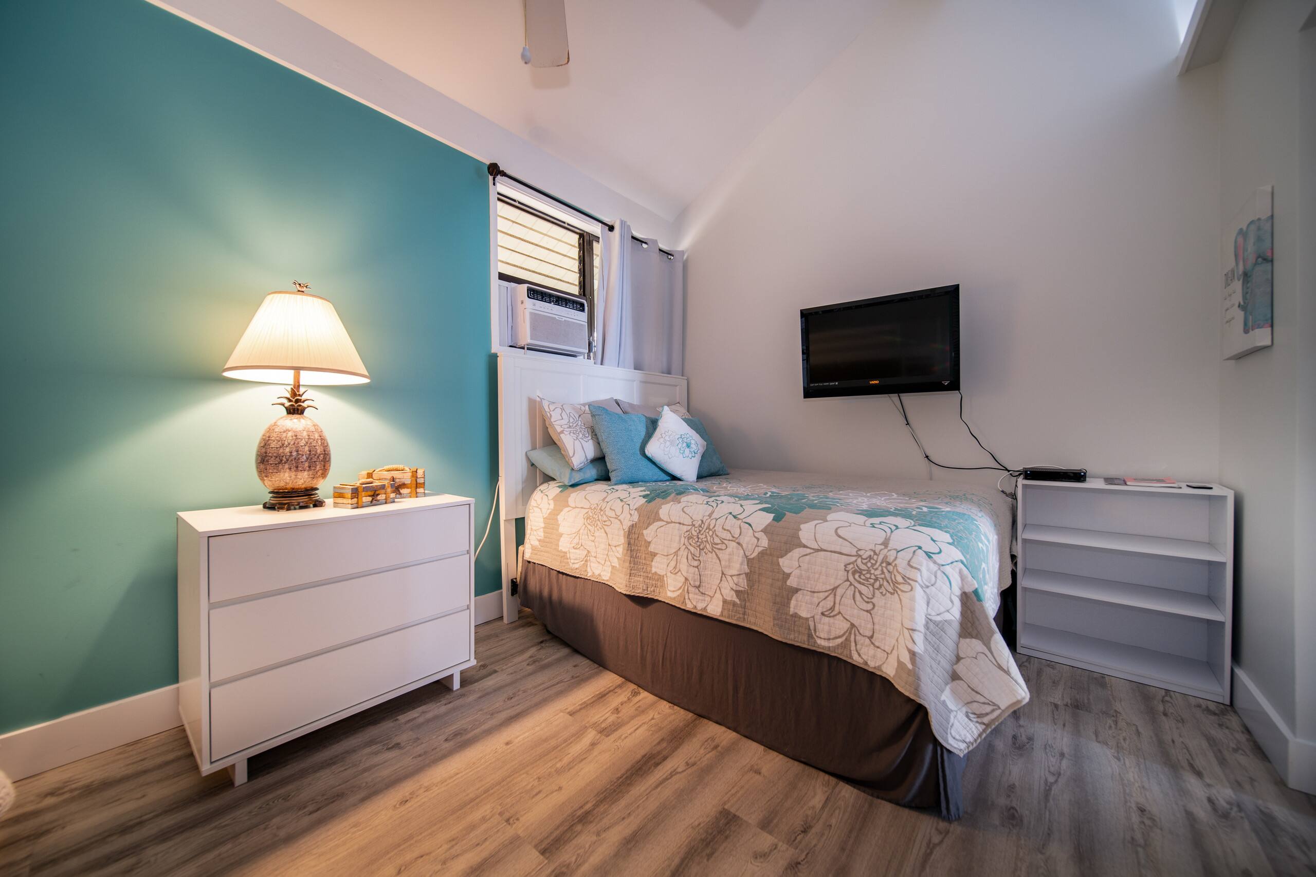 Condo in Lahaina · ★4.97 · 3 bedrooms · 5 beds · 2 private baths - Image 19