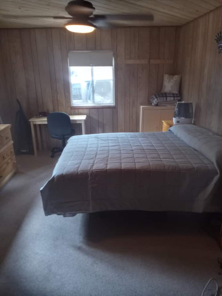 غرفة النوم الرئيسية 