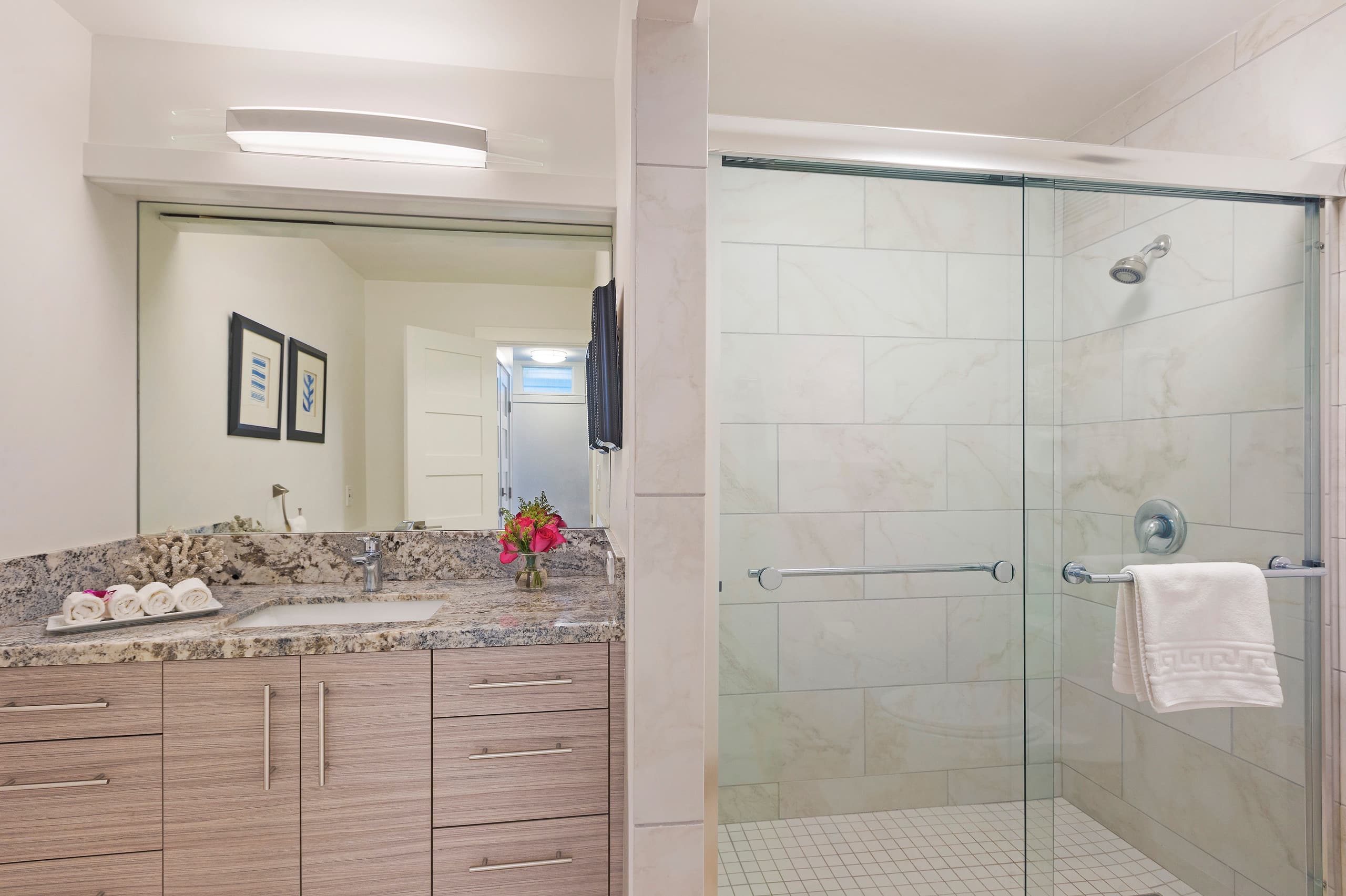 Condo in Lahaina · ★4.84 · 2 bedrooms · 4 beds · 2 baths - Image 19