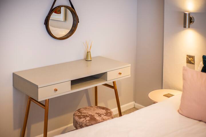 Master King dressing table