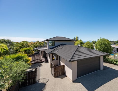 Relax in Sunny Motueka, 4 Bdrm, near Abel Tasman
