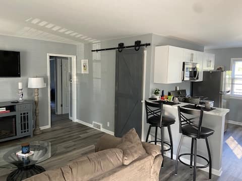 Blue Sky Bungalow -Extended Stays Welcomed