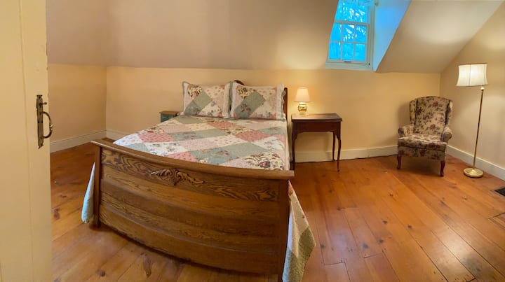 Пътеводител за пътеки - легло в пълен размер и баня и баня с душ кабина