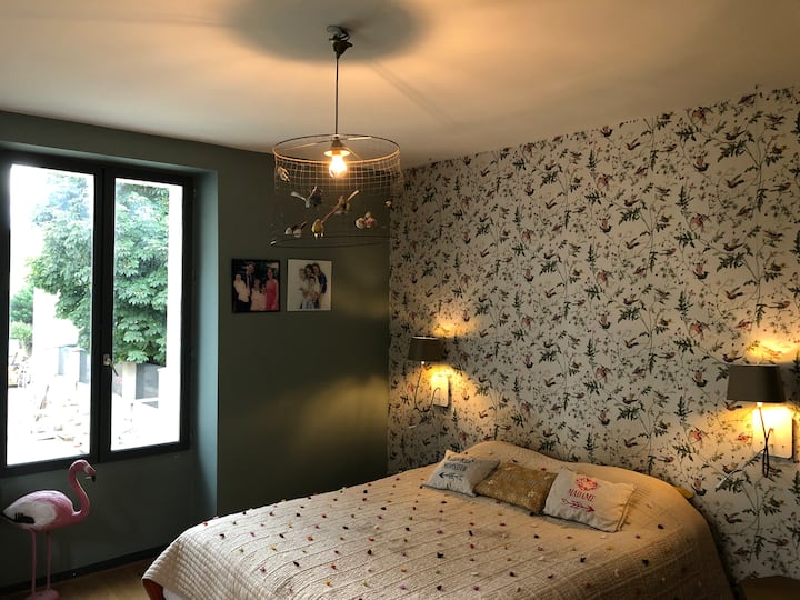 غرفة نوم بسرير مزدوج - الطابق الأول