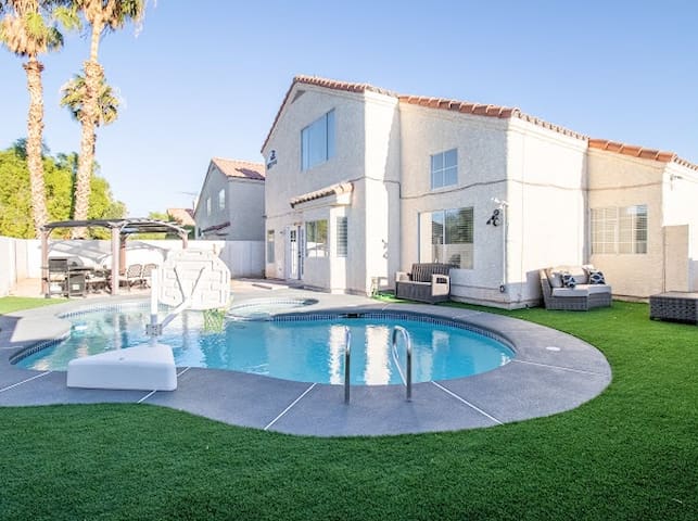 Newly renovated, Near DTLV. 3Bedrooms 2.5 Bath