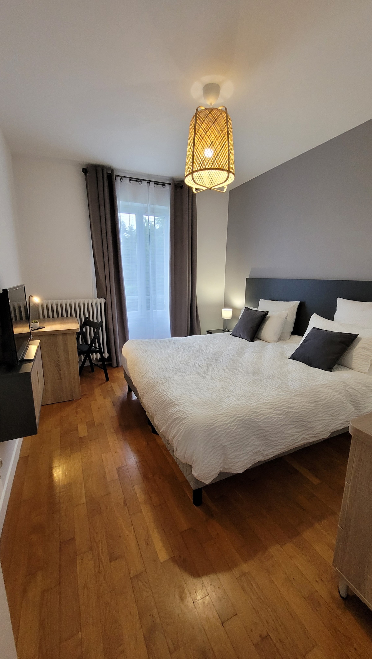 Bedroom #2: Double bed 180x200 convertible into two beds 90x200. With Smart HD TV.