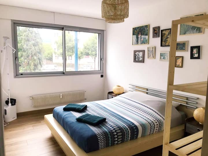 „Lijepo smo se proveli u kući Thomas House:)
Jedinica se nalazi na odličnoj lokaciji, čista i funkcionalna. Komunikacija s Thomasom bila je vrlo jednostavna, on je susretljiv i susretljiv domaćin.
Preporučujem da se zatvori!” Maïssa