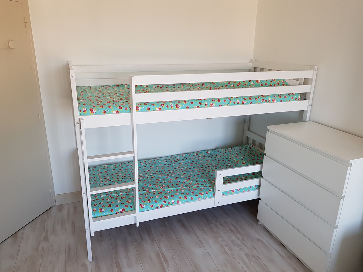 Детска соба со кревети на спрат