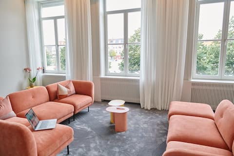 Luxurious House/Triplex with a view on the square