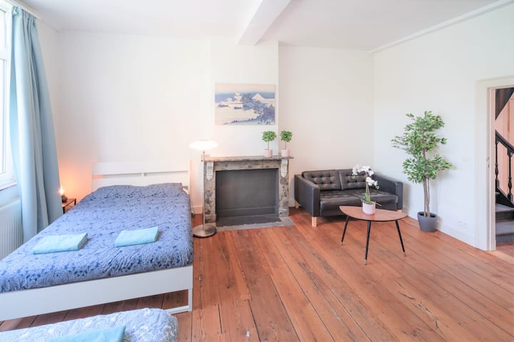 Qetësia gjatë natës, sharmi gjatë ditës: Zbulo ekuilibrin e zonës sonë të fjetjes dhe hapësirën e gjallë të jetesës.