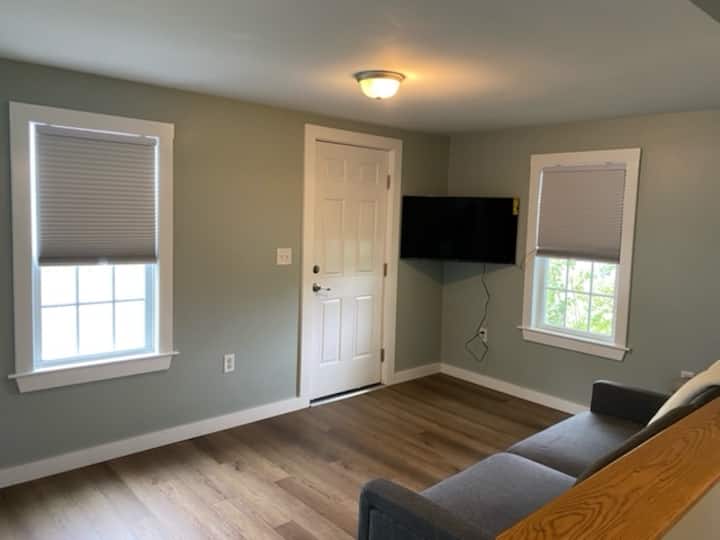 Cute Fresh Two Bedroom W/ Spiral Staircase. - Bangor, ME