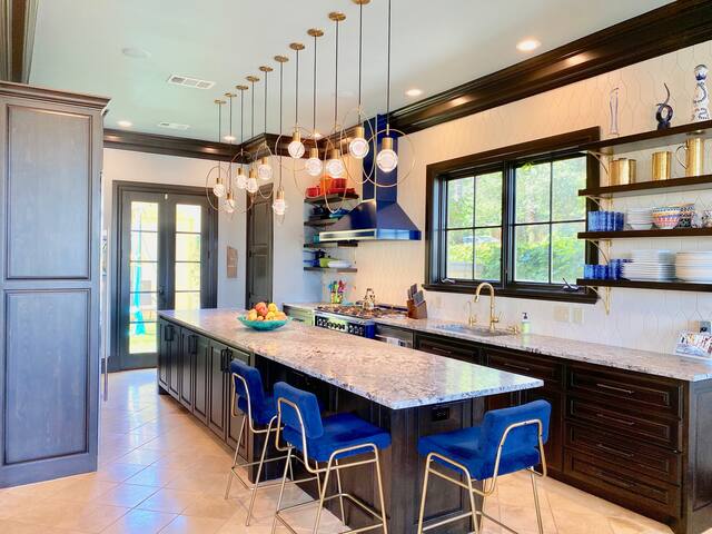 Luxury South Congress Villa with heated pool/spa gallery image 3