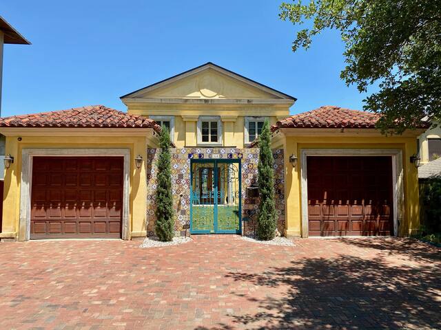 Luxury South Congress Villa with heated pool/spa gallery image 4