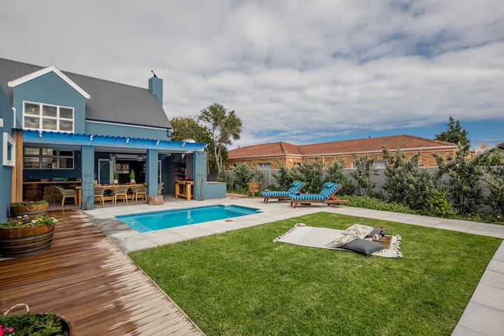 Large House Fireplace+ Braai+Pool gallery image 2
