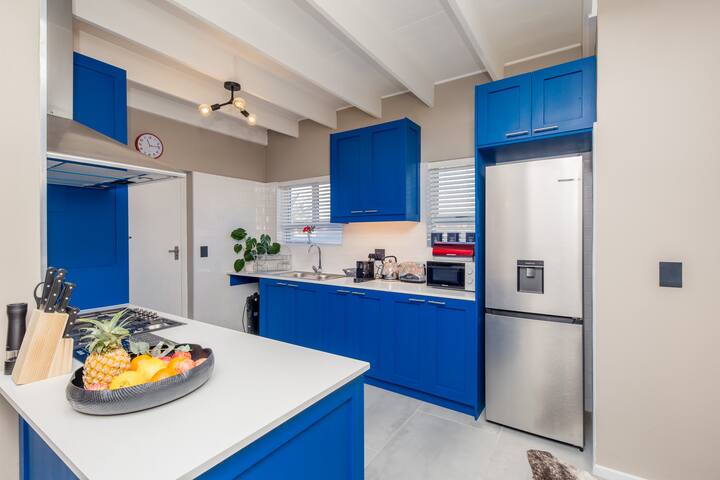 Large House Fireplace+ Braai+Pool gallery image 5