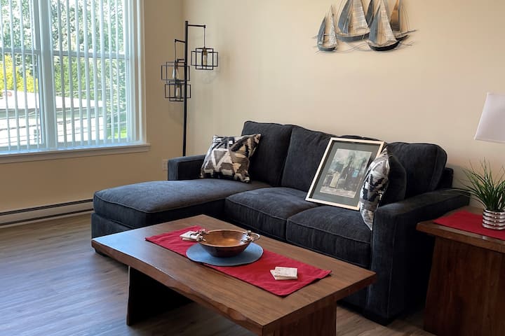 Lovely 1 Bedroom Apartment- Onsite Dog Park. - Colchester, VT