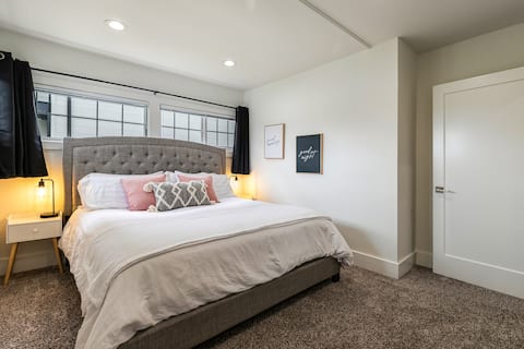 2Br/1Ba cozy home in downtown Lynden