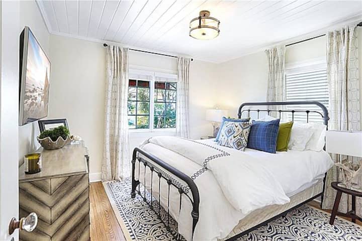 غرفة النوم الثانية (كما لم يتم عرض سرير مزدوج قابل للتحويل)