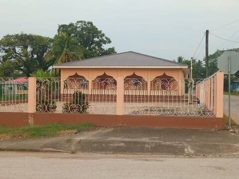 Cheerful furnished 3 bedroom home