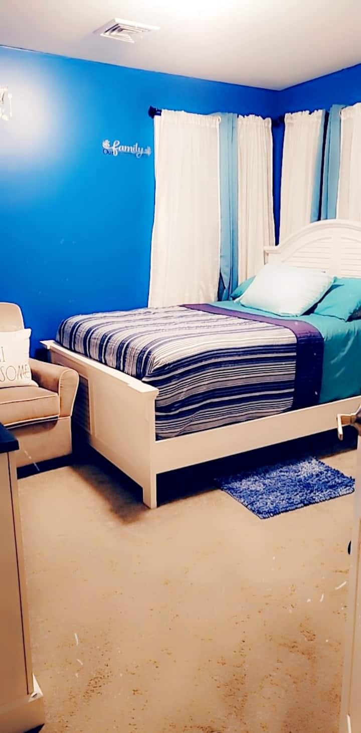 Cheerful 5 Bedroom Residential Home With A Pool - Friendship Drive, NY